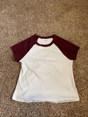 NWOT || Old Navy || White Ribbed Cropped Raglan
Tee Size L